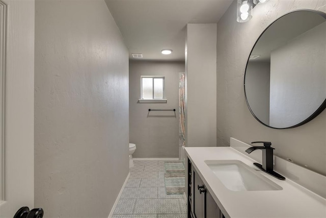 full bathroom with toilet, curtained shower, vanity, and baseboards