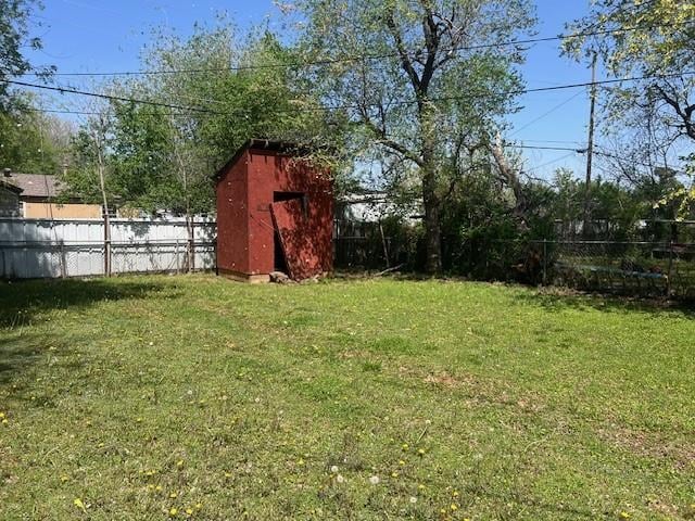 3741 SW 43rd St, Oklahoma City, OK 73119 - view of yard featuring a storage shed, a fenced backyard, and an outbuilding