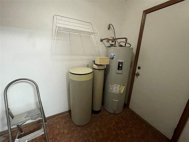 809 Tottingham Rd, Anadarko, OK 73005 - utility room featuring electric water heater