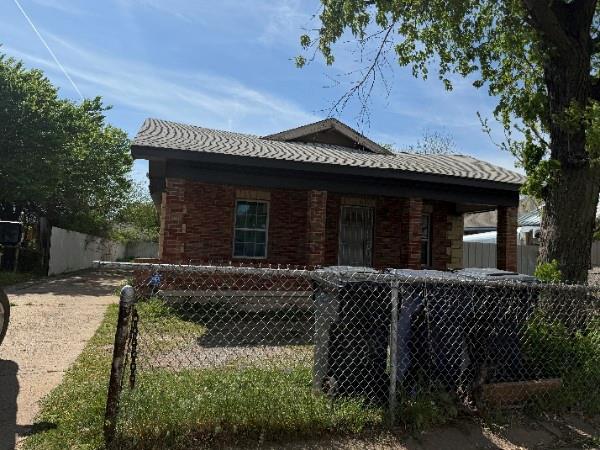 4115 S Shields Blvd, Oklahoma City, OK 73129 - back of house with a fenced front yard