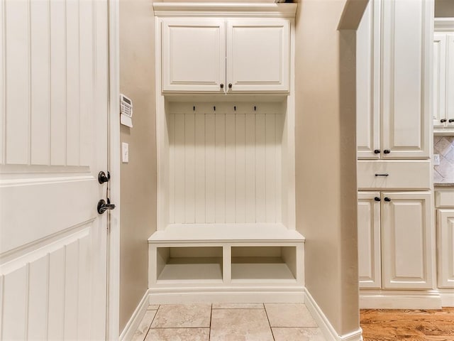 13340 Greenscape Rd, Piedmont, OK 73078 - mudroom featuring baseboards