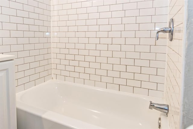 full bathroom with washtub / shower combination