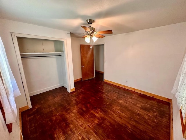unfurnished bedroom with baseboards, a ceiling fan, a closet, and wood finished floors