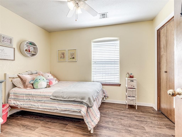 933 Luglena Ln, Purcell, OK 73080 - bedroom with wood finished floors, baseboards, and ceiling fan