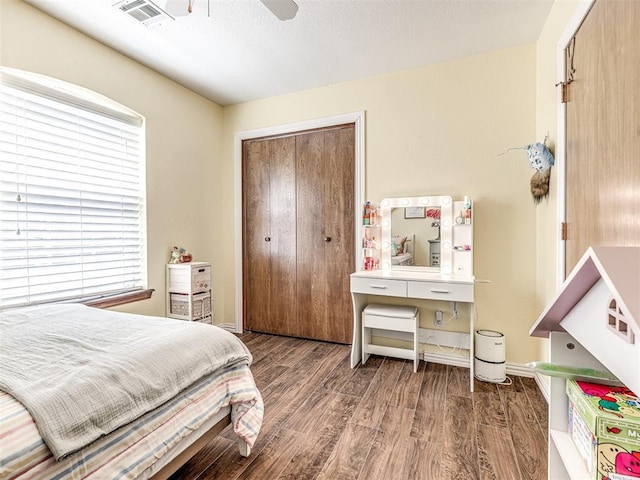 933 Luglena Ln, Purcell, OK 73080 - bedroom featuring wood finished floors, a closet, baseboards, and ceiling fan
