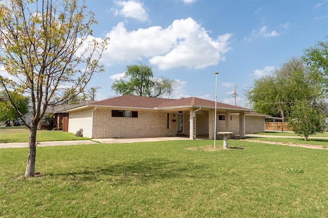 515 W Tennessee Ave, Pauls Valley, OK 73075 - view of front of home with a front yard, brick siding, and a patio area
