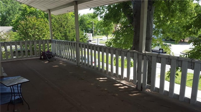 balcony featuring covered porch