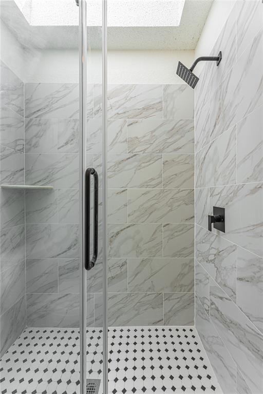 11800 Shasta Ln, Oklahoma City, OK 73162 - bathroom with a shower stall
