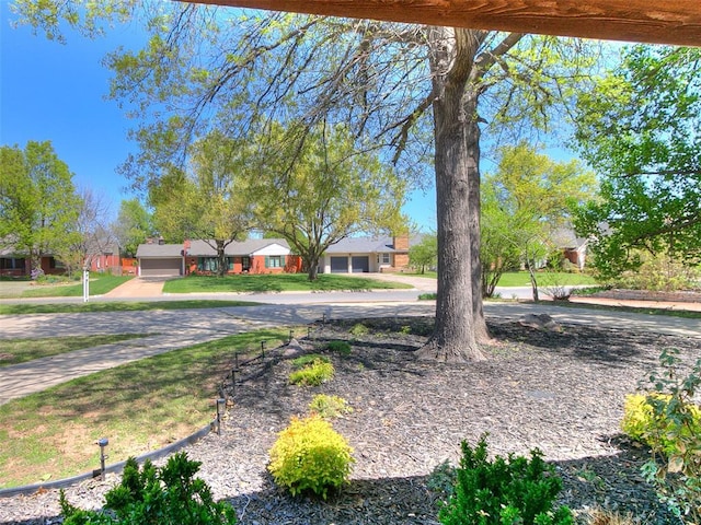 1804 Guilford Ln, Nichols Hills, OK 73120 - view of yard