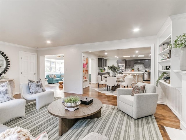 1804 Guilford Ln, Nichols Hills, OK 73120 - living room featuring recessed lighting, light wood-style flooring, baseboards, and ornamental molding