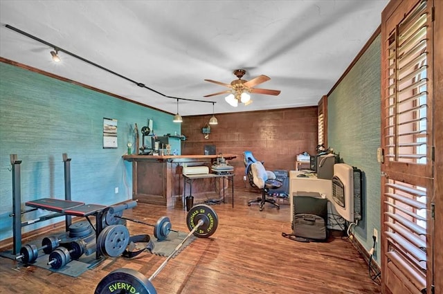 2315 Grisso Dr, Seminole, OK 74868 - bar featuring ceiling fan, baseboards, heating unit, and wood finished floors