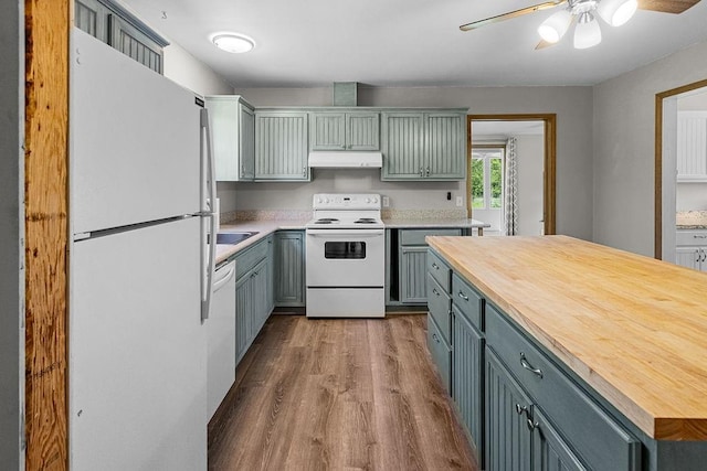 kitchen featuring butcher block countertops, white appliances, a ceiling fan, under cabinet range hood, and wood finished floors