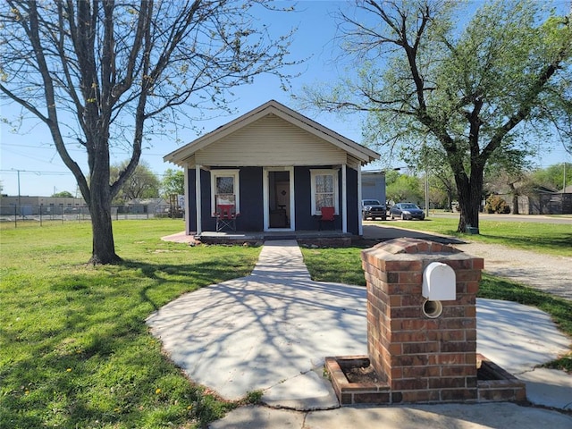 306 E Hayes St, Norman, OK 73069 - view of front of home with a porch and a front lawn