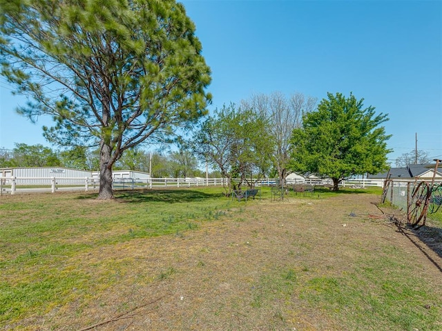 209 S 2nd Ave, Stroud, OK 74079 - view of yard featuring fence
