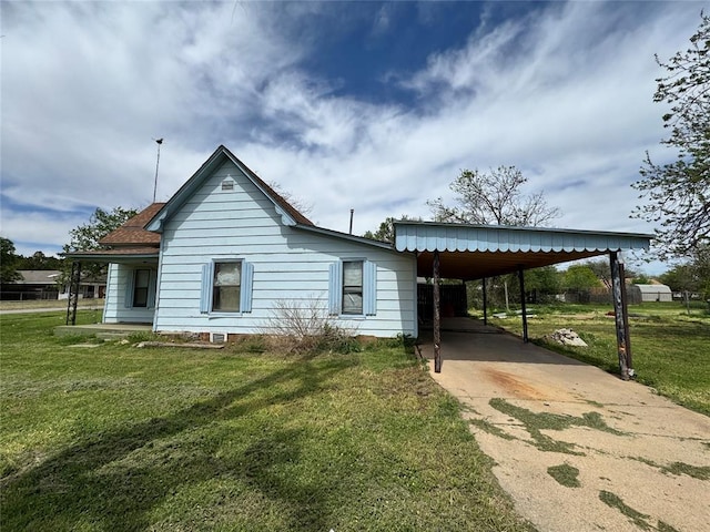 430 S Park Rd, Hobart, OK 73651 - view of side of home featuring a carport, a lawn, and concrete driveway