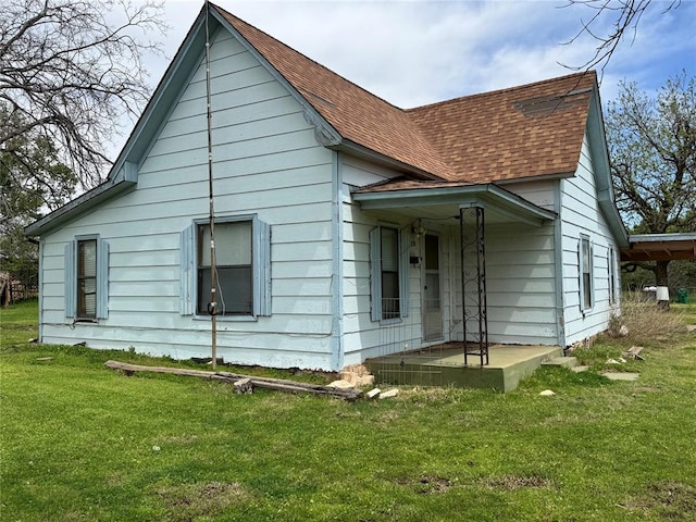 430 S Park Rd, Hobart, OK 73651 - rear view of property featuring roof with shingles and a lawn