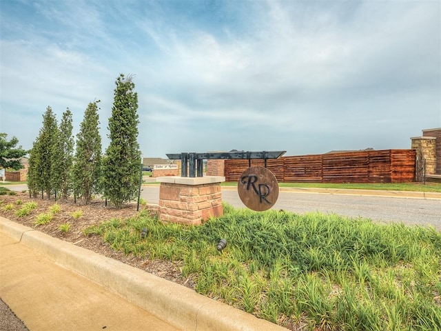 9704 Saddle Dr, Yukon, OK 73099 - community sign with fence