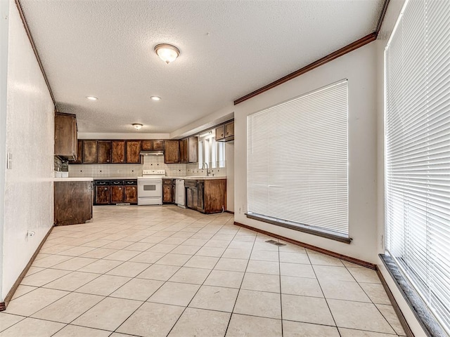 7700 S Country Club Dr, Oklahoma City, OK 73159 - kitchen with visible vents, crown molding, light countertops, under cabinet range hood, and electric stove