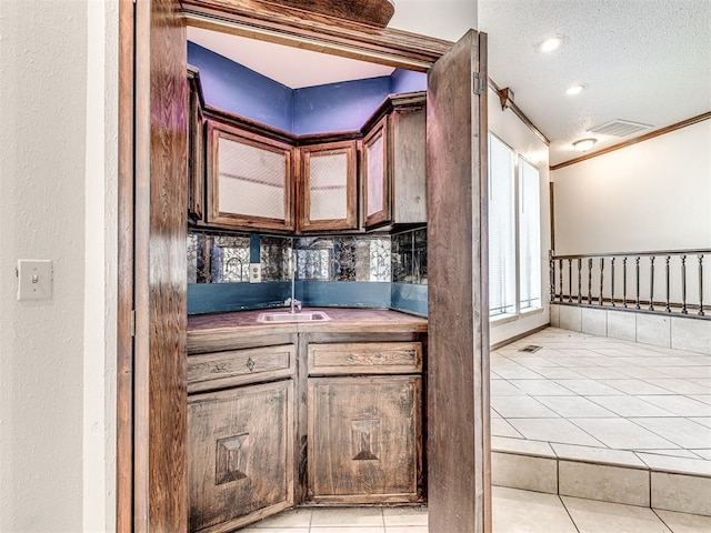 7700 S Country Club Dr, Oklahoma City, OK 73159 - interior space with visible vents, a sink, a textured ceiling, and light tile patterned flooring