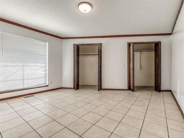 7700 S Country Club Dr, Oklahoma City, OK 73159 - unfurnished bedroom featuring visible vents, a textured ceiling, a closet, and ornamental molding