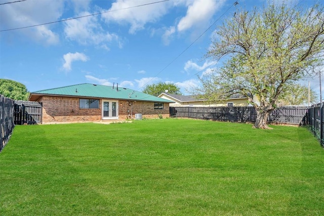 view of yard featuring a fenced backyard