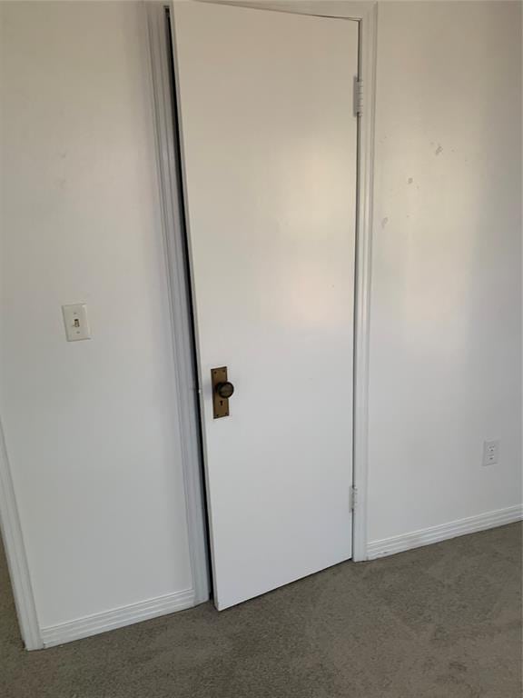 1006 N Market St, Shawnee, OK 74801 - interior details with carpet flooring and baseboards
