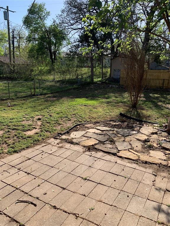 1006 N Market St, Shawnee, OK 74801 - view of patio / terrace with a fenced backyard