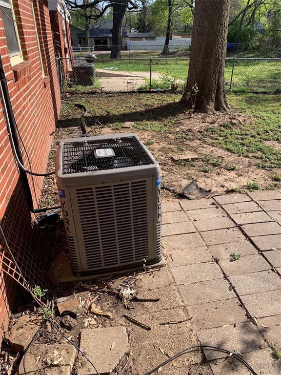 1006 N Market St, Shawnee, OK 74801 - details with central AC unit and fence