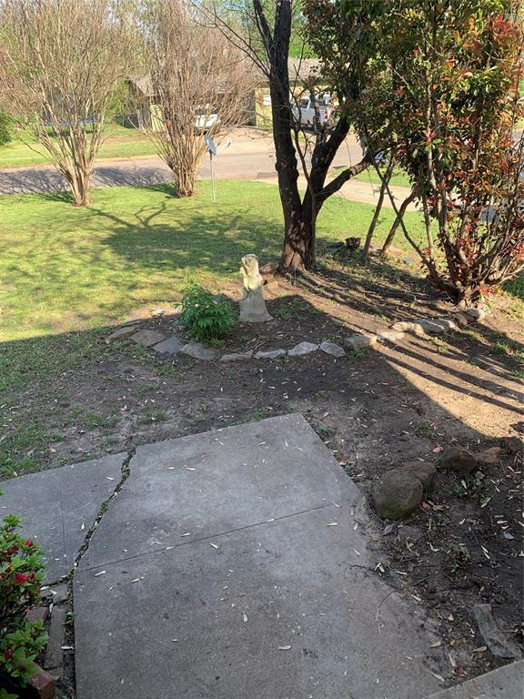 1006 N Market St, Shawnee, OK 74801 - view of yard