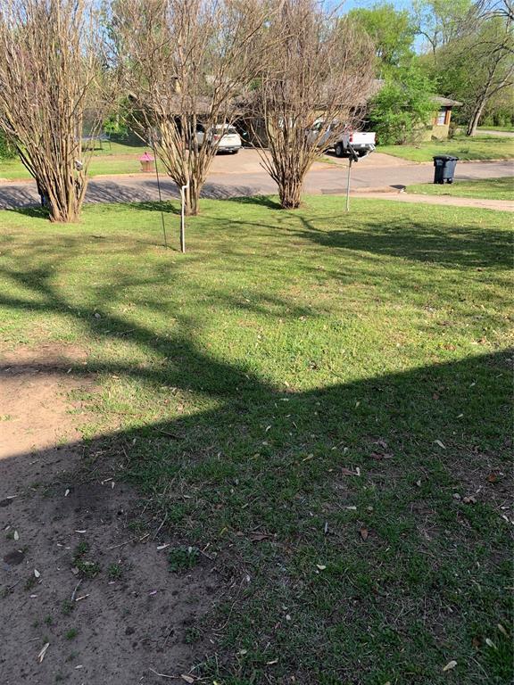 1006 N Market St, Shawnee, OK 74801 - view of yard