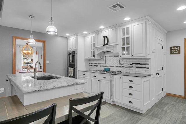 kitchen with tasteful backsplash, recessed lighting, visible vents, stainless steel appliances, and a sink