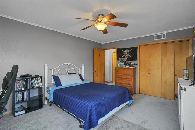 bedroom with crown molding, visible vents, ceiling fan, and light carpet