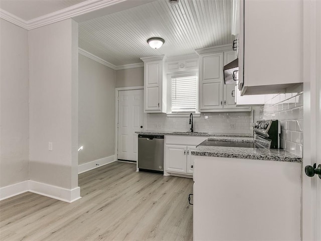 kitchen featuring a sink, appliances with stainless steel finishes, backsplash, light wood-style flooring, and light stone counters