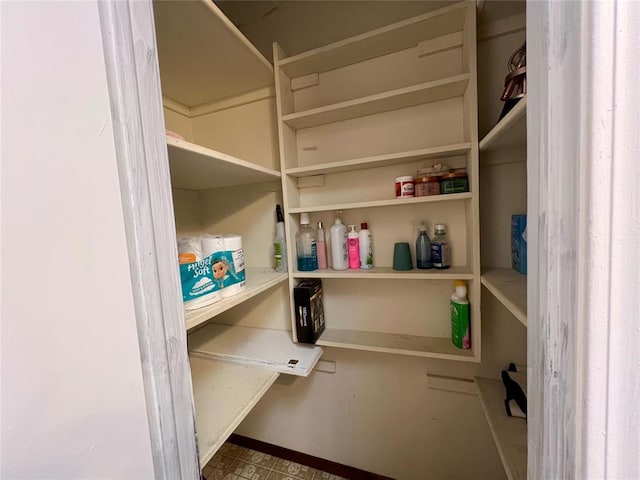 136 Skyline Dr, Chickasha, OK 73018 - view of pantry