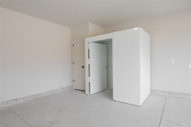 empty room featuring concrete flooring