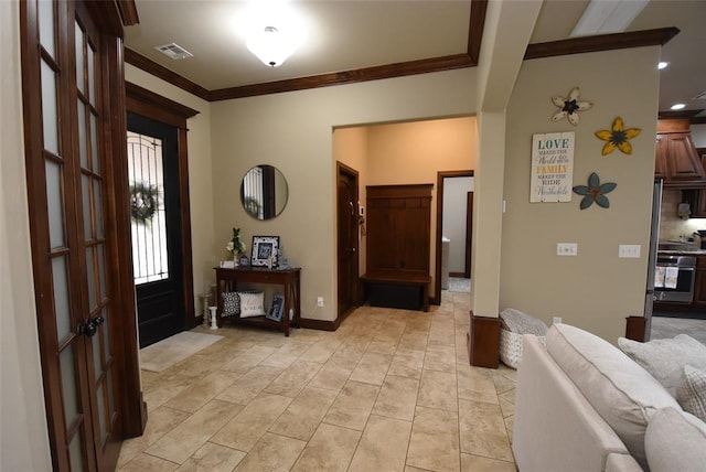 entryway with recessed lighting, visible vents, baseboards, and ornamental molding