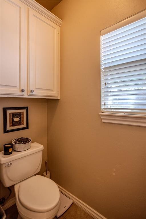 bathroom featuring toilet and baseboards