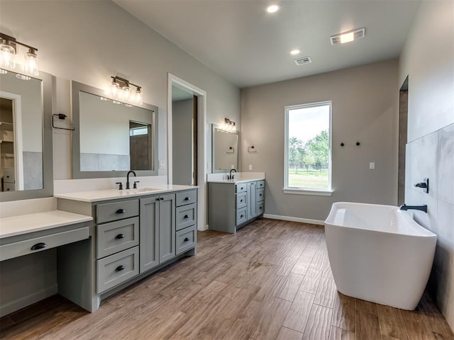 15528 NE 36th St, Choctaw, OK 73020 - full bath with a freestanding tub, visible vents, and a sink