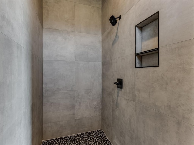 15528 NE 36th St, Choctaw, OK 73020 - bathroom featuring tiled shower