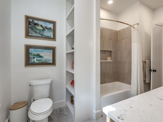2320 Belleview Dr, Oklahoma City, OK 73112 - bathroom with toilet, shower / bath combo with shower curtain, baseboards, and built in shelves