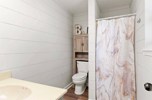 bathroom featuring toilet, a shower with curtain, vanity, and wood finished floors