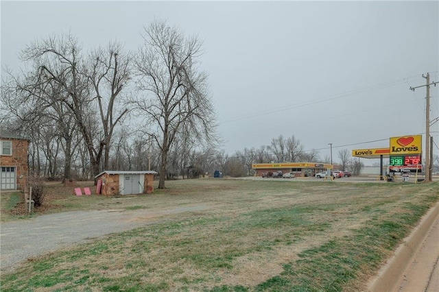 1319 S Division St, Guthrie, OK 73044 - view of yard