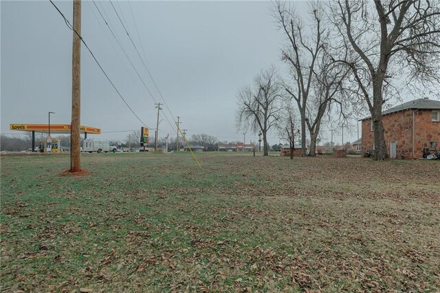 1319 S Division St, Guthrie, OK 73044 - view of yard