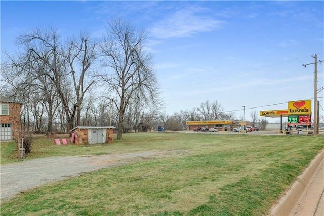 1319 S Division St, Guthrie, OK 73044 - view of green lawn