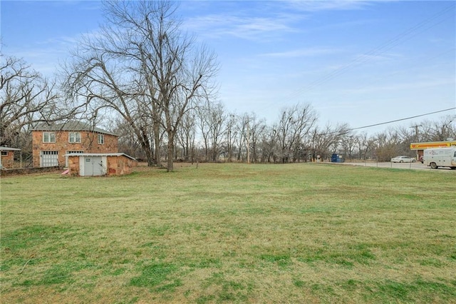 1319 S Division St, Guthrie, OK 73044 - view of grassy yard