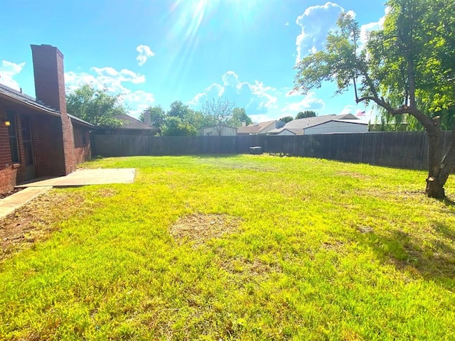 613 NE 15th St, Moore, OK 73160 - view of yard with a patio