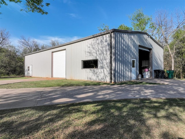 2400 Lost Lake Ln, Yukon, OK 73099 - view of pole building featuring a yard