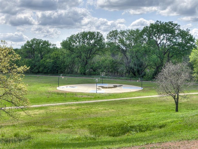 3108 Drake Crest Dr, Edmond, OK 73034 - view of property's community with community basketball court and a yard