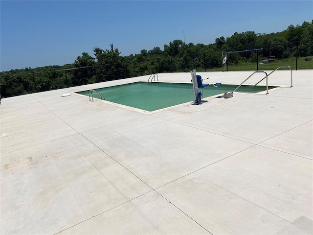 6116 Dale Ave, Edmond, OK 73034 - swimming pool with a patio area