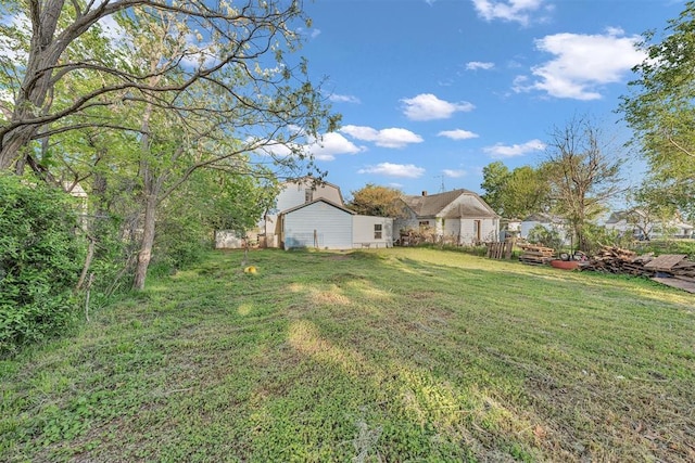 319 S Main St, Pocasset, OK 73079 - view of yard